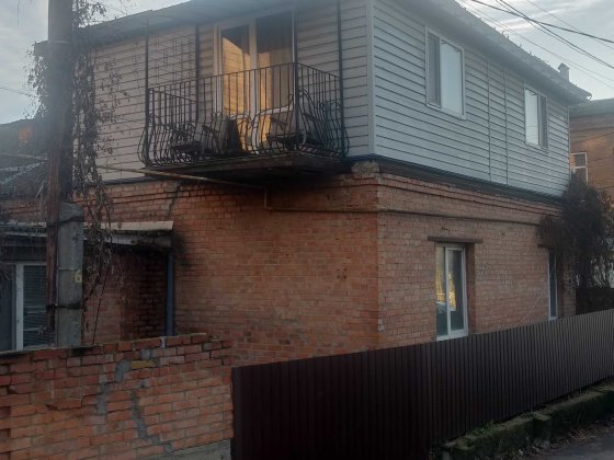 Продаж частина будинку із зручностями та гаражем, центр міста Винница