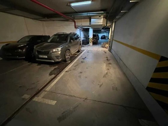 Паркомісце в центрі Києва  ЖК Diplomat Hall  Жилянська  Підземний паркінг + розетка 220V