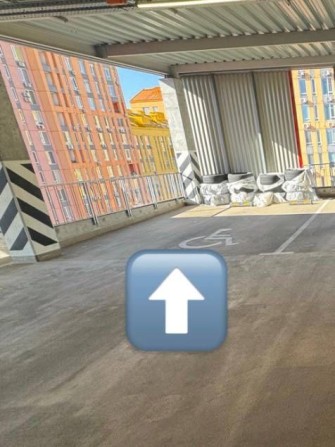 Здається паркомісце велике в паркінгу ЖК Комфорт Таун. Біля сходів - фото 1