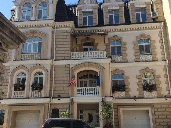 Воздвіженка;  Оренда великого гаражу 20 кв. у житловому будинку. без комісії