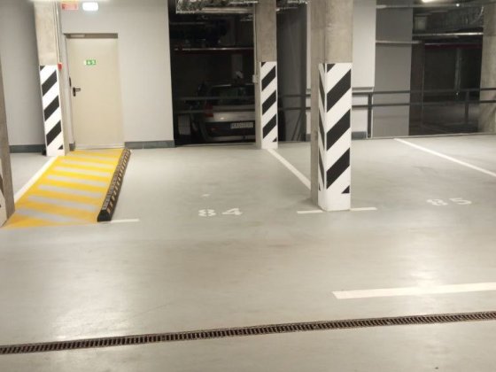 Ґарета Джонса, 12, (5 секція) UNIT.Home. Оренда паркомісця з розеткою