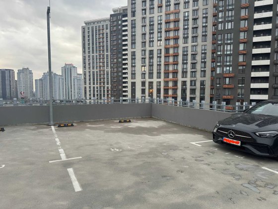 Здається паркінг ЖК Seven Київ