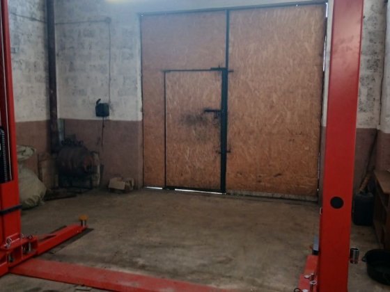 Здам гараж з підьомником. Черниев
