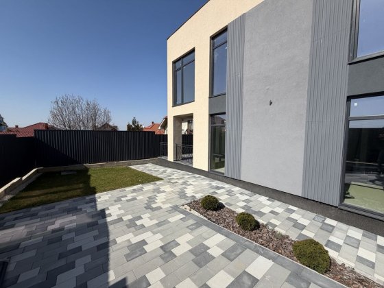 Продаж дуплексу , Червениця Ужгород