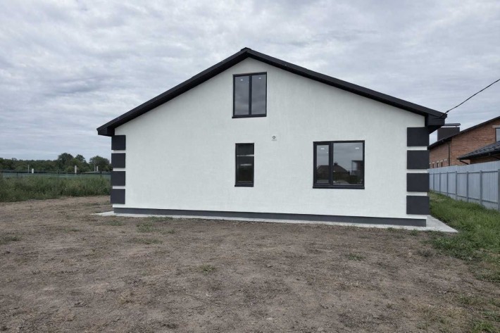 Будинок у місті, ділянка 10 соток! - фото 1