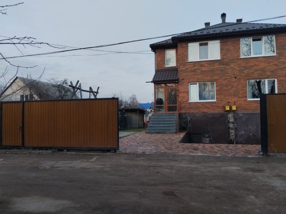 Продається частина будинку  з підвалом, 2 поверхи, 3 кімнати, 2 санвуз Житомир