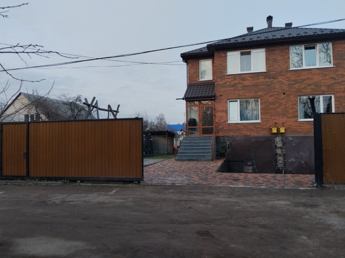 Продається частина будинку  з підвалом, 2 поверхи, 3 кімнати, 2 санвуз - фото 1