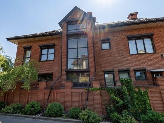 Продажа частного дома с бассейном, 3 этажа, 472м2