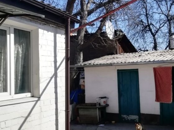 Продам 1/2ч.дома дёшево.