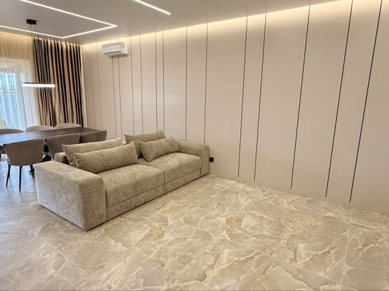 Продаж нового таунхауса з сучасним ремонтом  в КМ New Village Ужгород