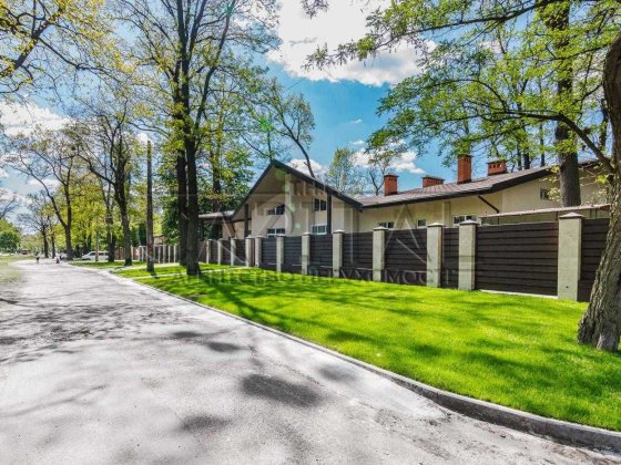 Продаж будинку в Пущі Водиці / 650м2 / 12 соток Київ