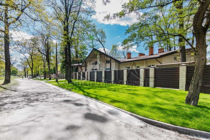 Продаж будинку в Пущі Водиці / 650м2 / 12 соток - фото 1