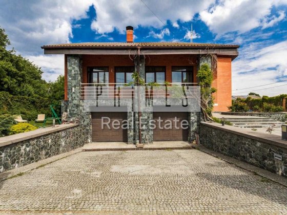 Продаж Будинку у Києві з ремонтом та бомбосховищем Куренівка Подол Киев