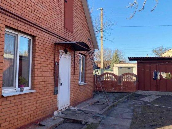 Продаж будинку Мирний (можливо на дві родини)