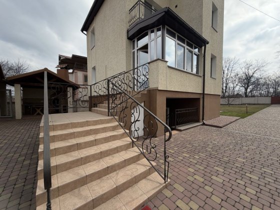 Продам добротний, господарський будинок Винница