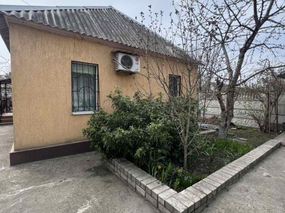 Дом с участком и вторым домом на левом берегу. Р-н Янтарная