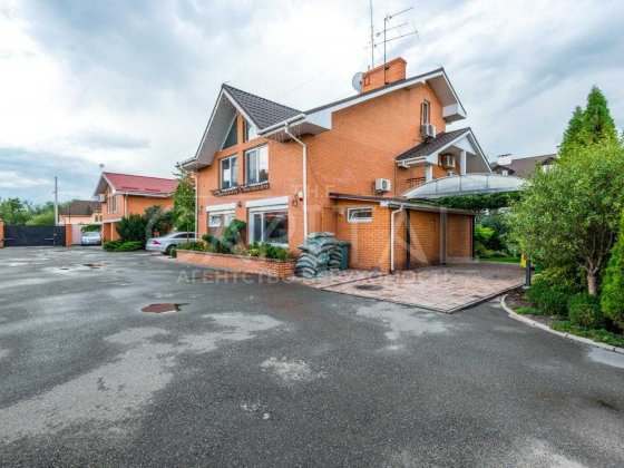 Продаж будинку на Осокорках в 7 км від метро Славутич Київ