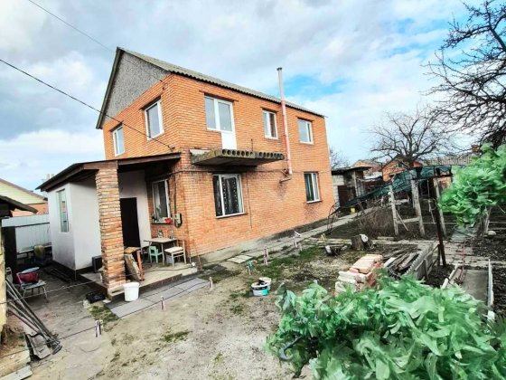 Продам двоповерховий будинок в гарному розташуванні на Новомиколаївці. Торг!! Кропивницкий