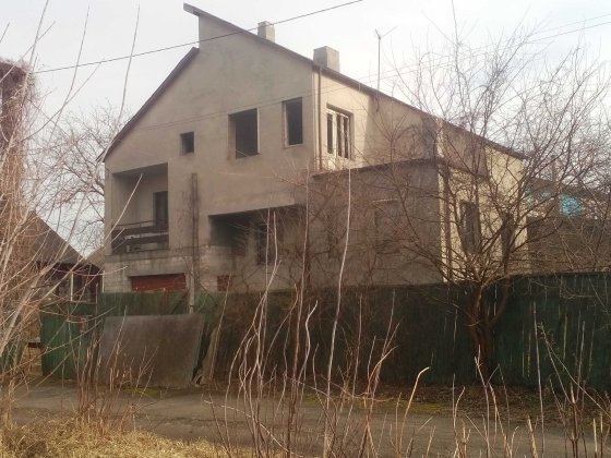 Дом-квартира в Києві на приватній ділянці з своїм виходом на річку Киев