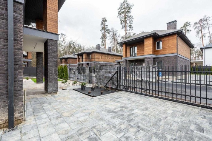 Продаються будинки 252 м2 в котеджному містечку преміум-класу в 5-ти хвилинах від Києва - фото 1