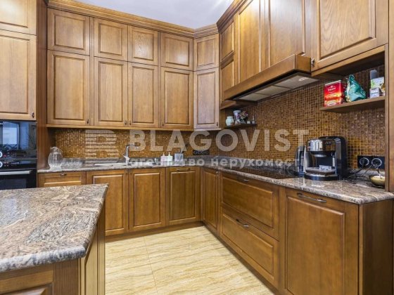 Продаж будинку 298м2 з ремонтом 10 соток Троєщина Деснянський Киев