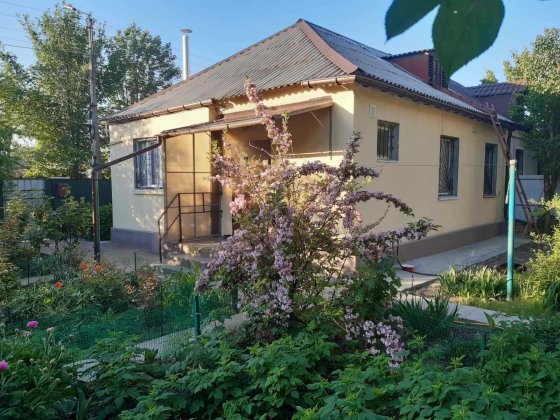Полкоттеджа с приватизированной землей Запоріжжя