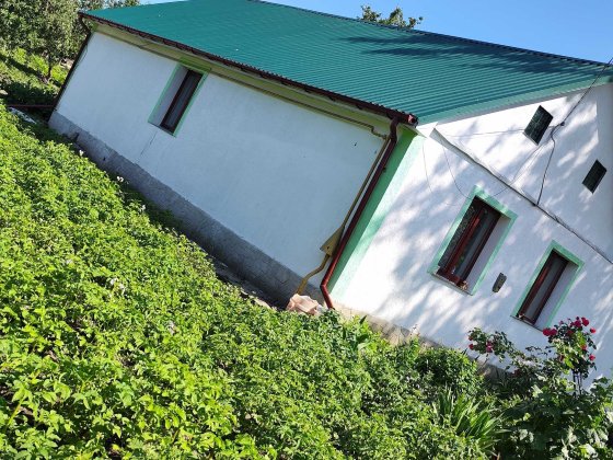 Продається одноповерховий цегляний будинок.Три роздільні кімнати.11 соток приват/землі Житомир