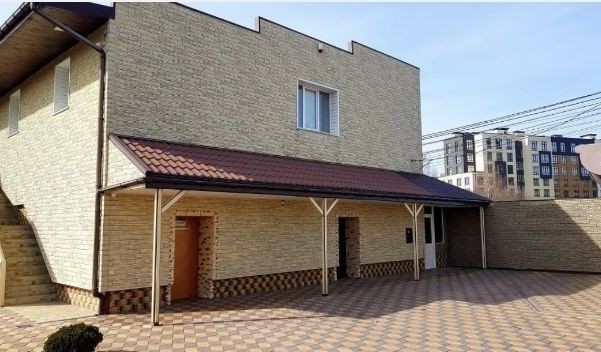 Продаж будинку 340 м² Погреби - фото 1