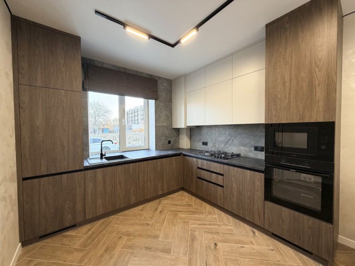 Продаж 2 поверхового таунхауса з ремонтом - фото 1