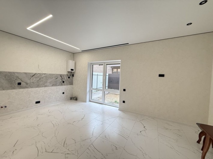 Продам таунхаус з ремонтом поруч зупинка - фото 1