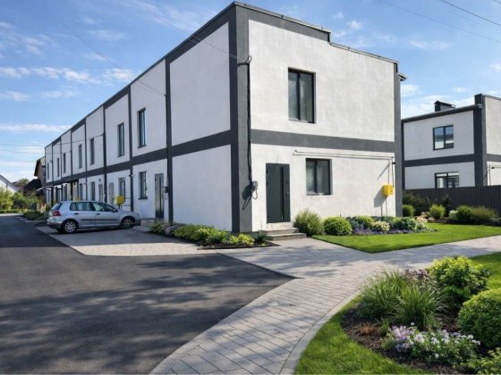 Продам боковий Таунхаус з ремоном поруч школа Винница