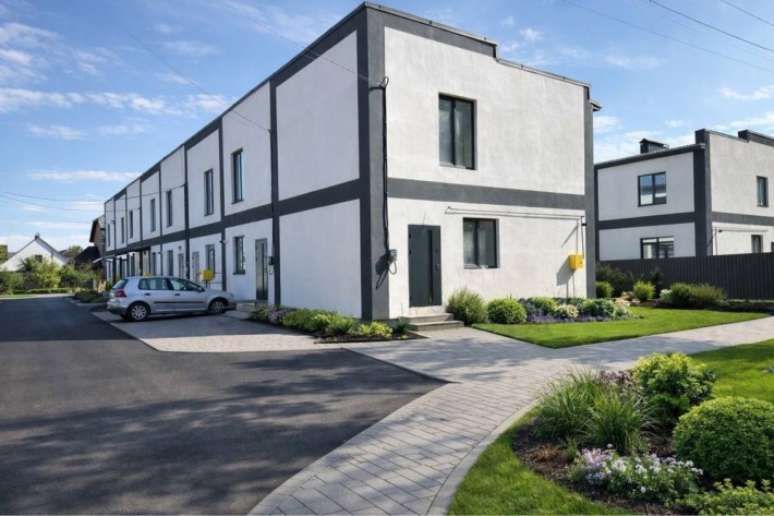 Продам боковий Таунхаус з ремоном поруч школа - фото 1