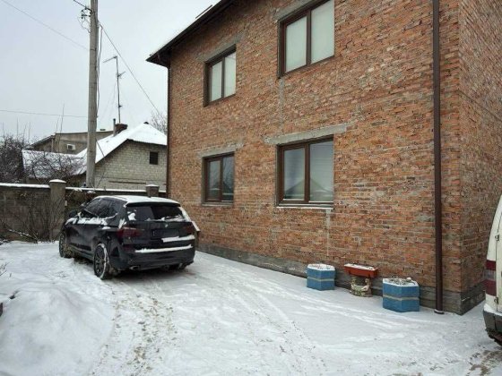 Продаж частини будинку з окремим входом та заїздом  вул. Шевченка Львів
