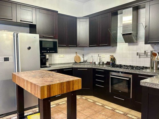 Продаж ЦІЛОГО будинку в ЦЕНТРІ МІСТА, 523м2, Вул. Кирила і Мефодія Львов