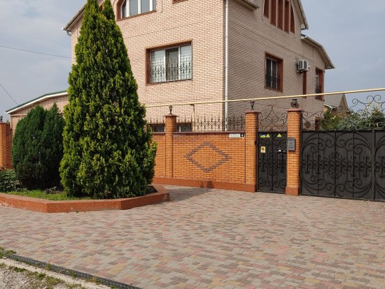 Продам 3 этажный, шикарный дом в центре города. Запорожье