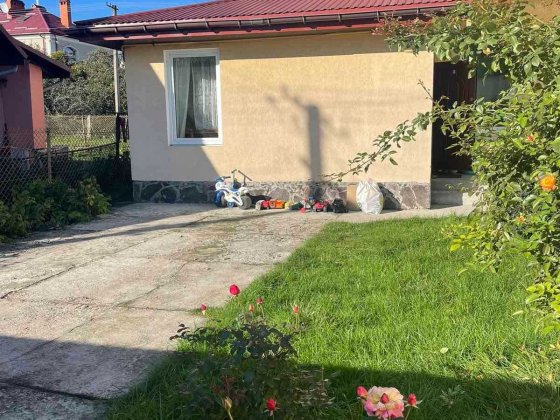 частини будинку з ділянкою 2,5 сот Залізничний р-н Львов