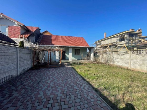 Дом с Ремонтом в Червоном Хуторе  на участке 2,1 сотки Одеса
