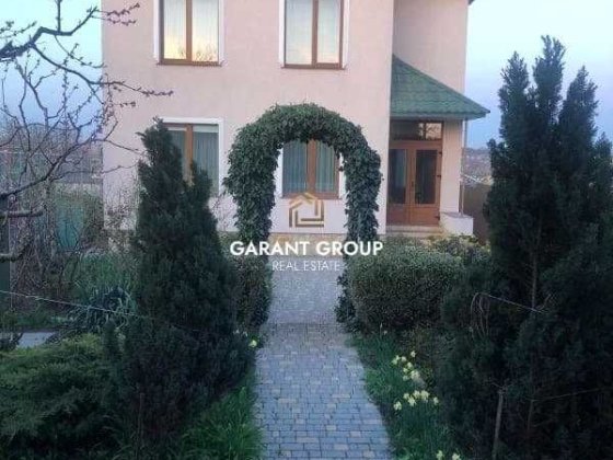 Просторий будинок з  ділянкою 10 соток Одеса