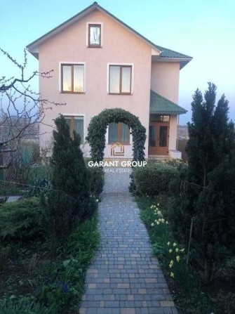 Просторий будинок з  ділянкою 10 соток - фото 1