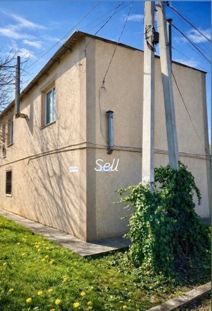 2 отдельных дома на участке! Дом 145 м², 2 гаража, баня, 4 сотки - фото 1