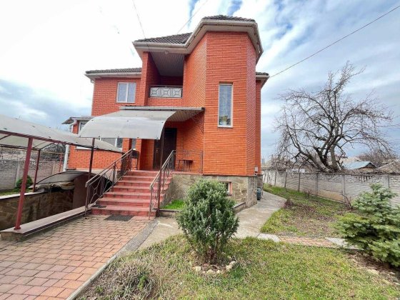 ТЕРМІНОВО! Продам сучасний якісний будинок у гарному місці