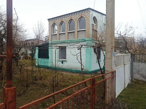 Продаю велику двухповерхову дачу