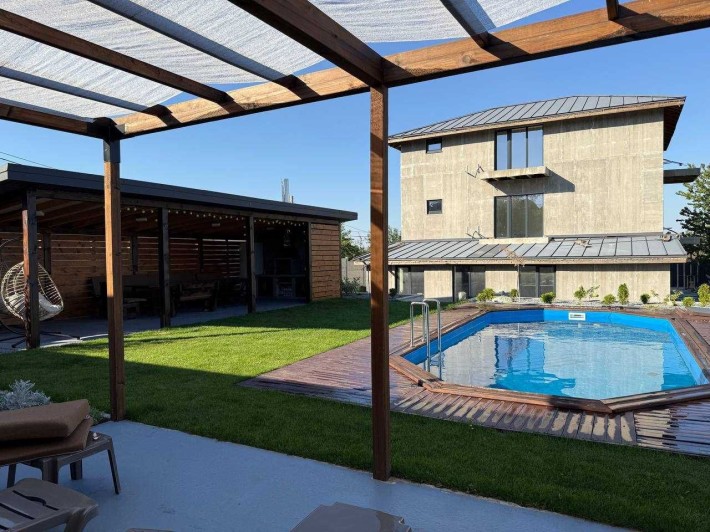 Продаж будинку у КМ Южний для великої родини або бізнесу - фото 1