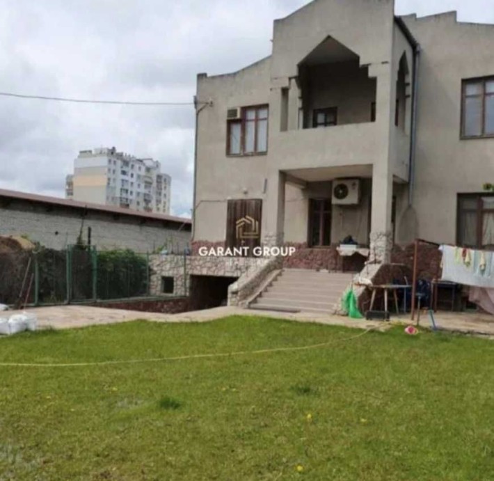 Просторий двоповерховий будинок / Чубаївка - фото 1