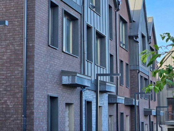 єОселя! Таунхаус 114 м², 3 поверхи, подвір’я, паркомісце. Без комісії!