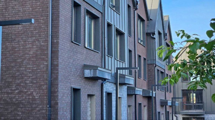 єОселя! Таунхаус 114 м², 3 поверхи, подвір’я, паркомісце. Без комісії! - фото 1