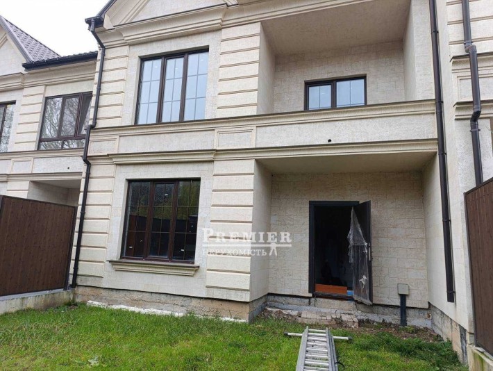 Продам таунхаус 140 м² біля моря в Чорноморці/Таїрова, закрита територія - фото 1