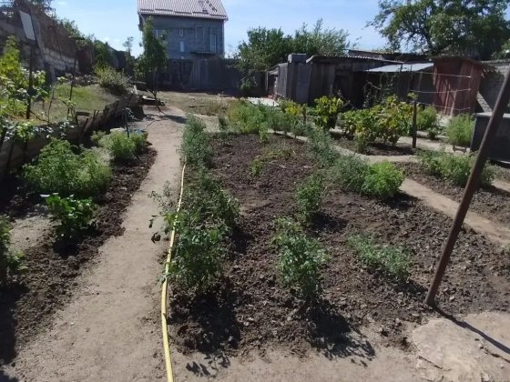 Продаж будинку в місті з ділянкою