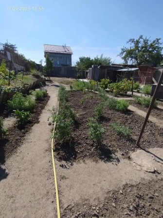 Продаж будинку в місті з ділянкою - фото 1