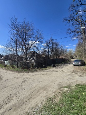 Продам участок с домом под реконструкцию - фото 1